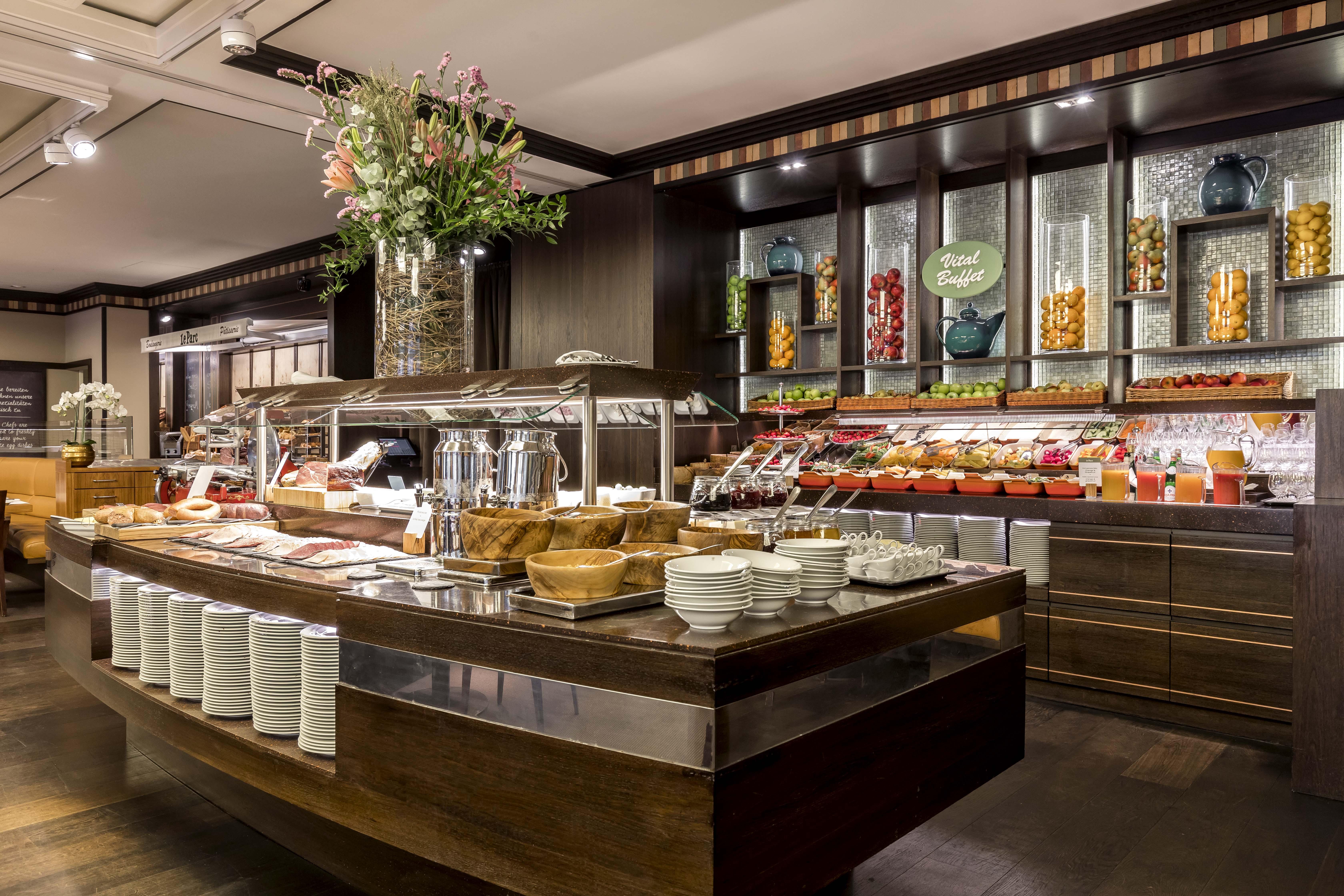 Grand Elysee Αμβούργο Εξωτερικό φωτογραφία The buffet at the restaurant