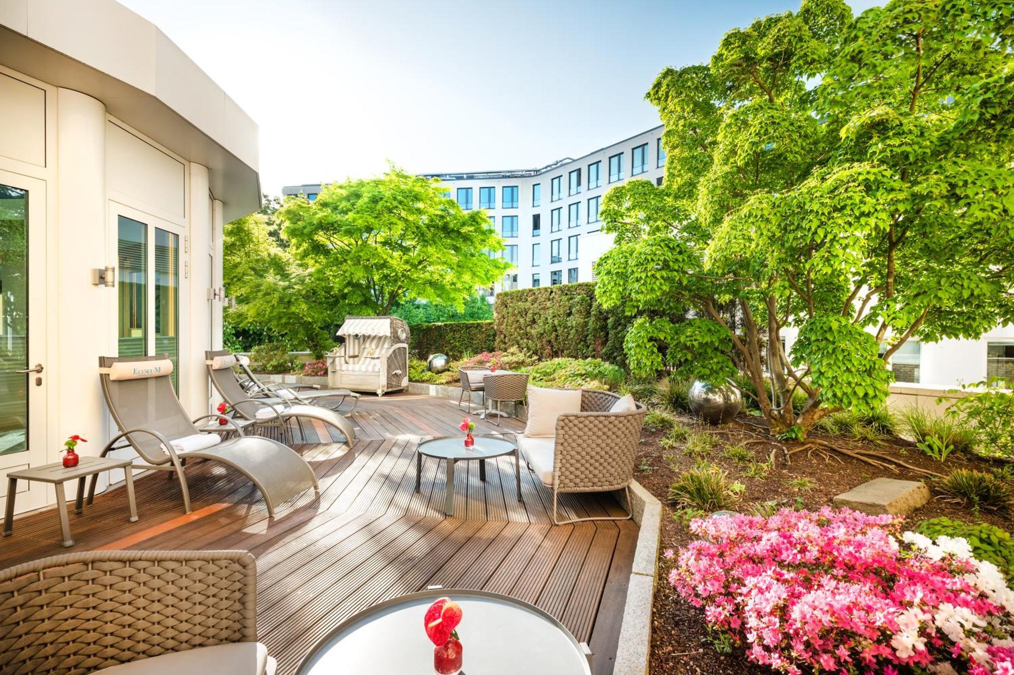 Grand Elysee Αμβούργο Εξωτερικό φωτογραφία The hotel's garden